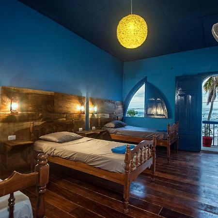 Estrella Beachfront Hotel ซานฮวนเดลซูร์ ภายนอก รูปภาพ
