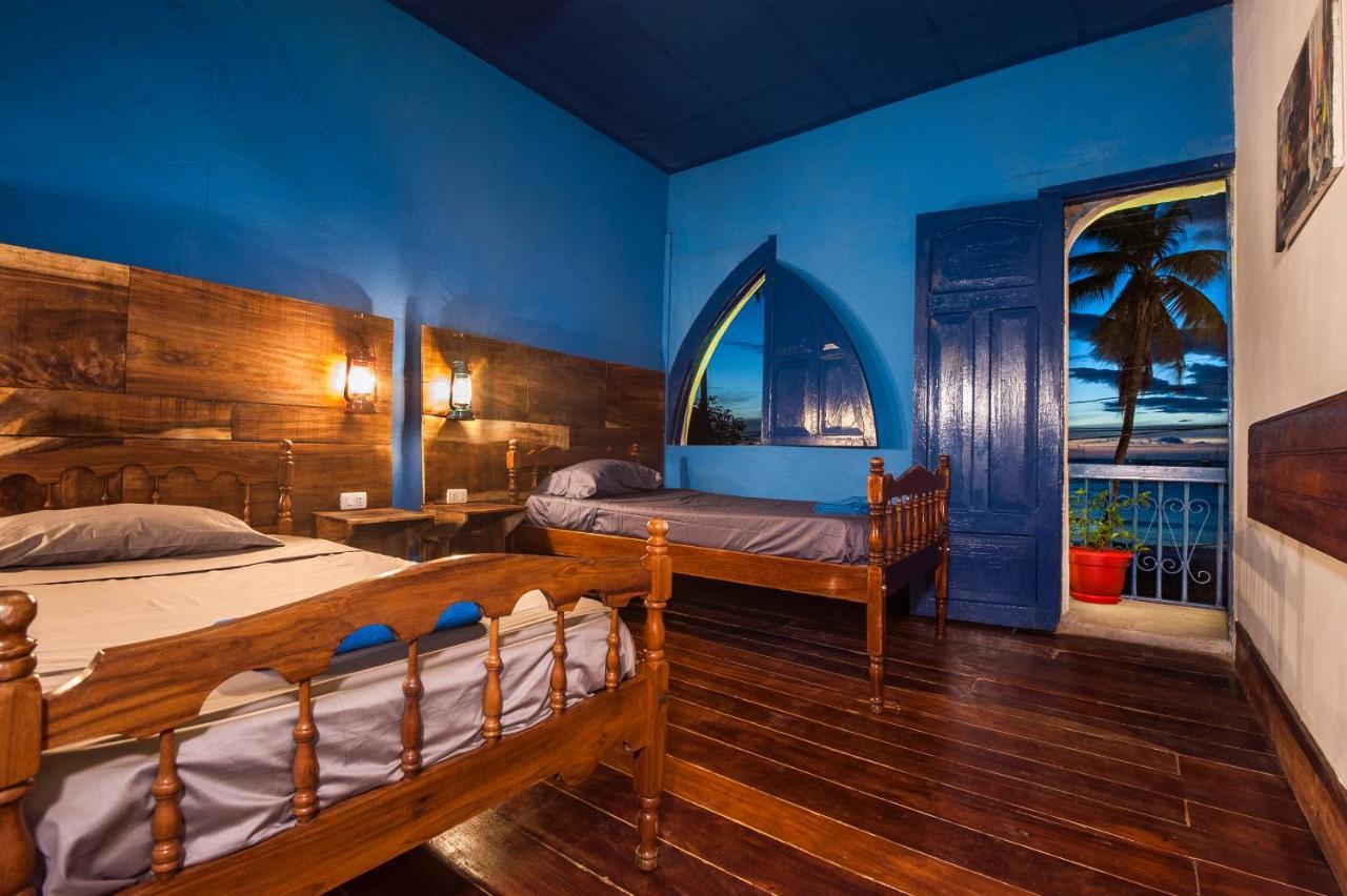 Estrella Beachfront Hotel ซานฮวนเดลซูร์ ภายนอก รูปภาพ